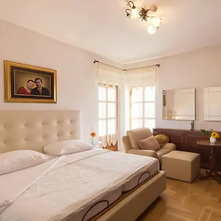With Jacuzzi On The Riviera Villa Pula