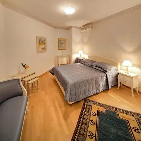 Villa With Jacuzzi On The Riviera Pula