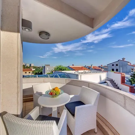 Villa With Jacuzzi On The Riviera