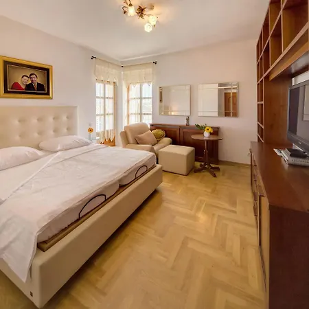 With Jacuzzi On The Riviera Villa Pula