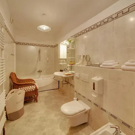 Villa With Jacuzzi On The Riviera Pula
