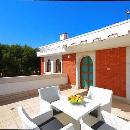 With Jacuzzi On The Riviera *