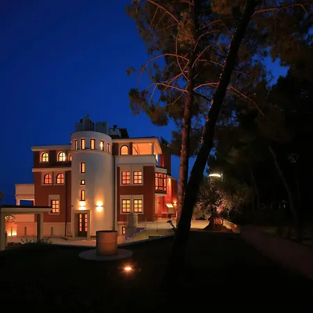 Villa With Jacuzzi On The Riviera *