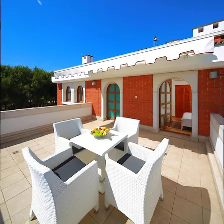 With Jacuzzi On The Riviera Pula