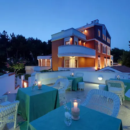 With Jacuzzi On The Riviera Pula